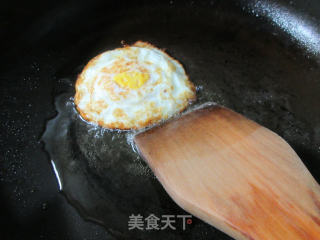 煎鸡蛋酸菜炖铁棍山药粉条的做法步骤：4