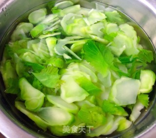 儿菜豆腐木耳蛋花汤的做法步骤：3