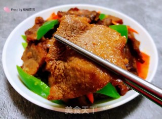 青椒胡萝卜炒牛肉的做法步骤：14