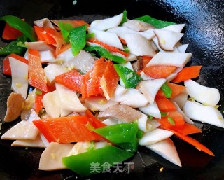 青椒胡萝卜炒杏鲍菇#早春美味#的做法步骤：9