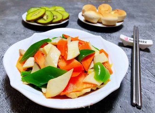 青椒胡萝卜炒杏鲍菇#早春美味#的做法步骤：12