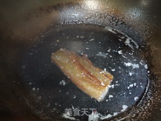 冬笋胡萝卜炒腊肉的做法步骤：1