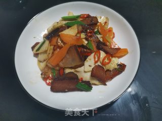 冬笋胡萝卜炒腊肉的做法步骤：7