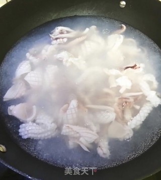 辣椒炒鲜鱿的做法步骤：4
