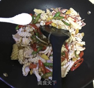 辣椒炒鲜鱿的做法步骤：6