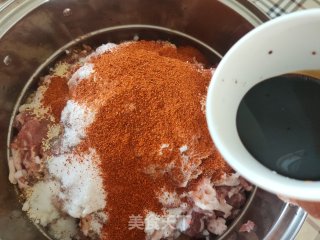 特色风干肠的做法步骤：6