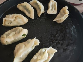 煎饺的做法步骤：3