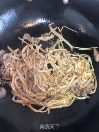 牛肉滑炒黄金菇的做法步骤：4