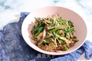 洋葱大蒜苗炒牛肉的做法步骤：7