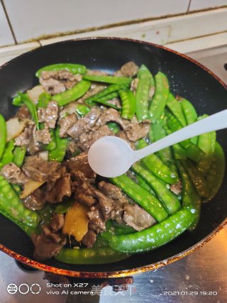 牛肉炒荷兰豆的做法步骤：5
