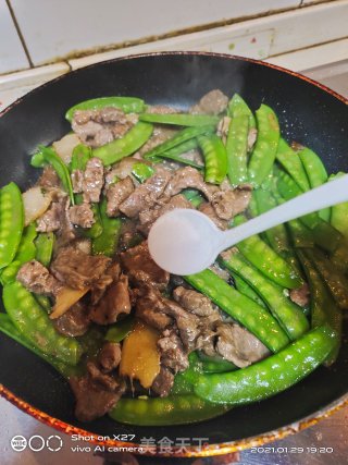 牛肉炒荷兰豆的做法步骤：6
