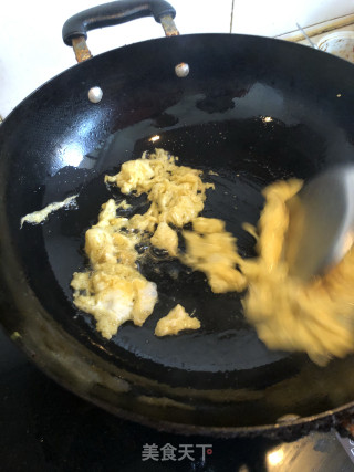 鸡蛋炒嫩南瓜条的做法步骤：3