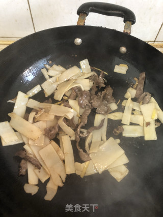 牛肉炒笋片的做法步骤：4