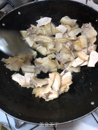五花肉炒儿菜的做法步骤：1