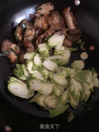 五花肉炒儿菜的做法步骤：3