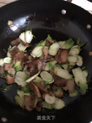 五花肉炒儿菜的做法步骤：4