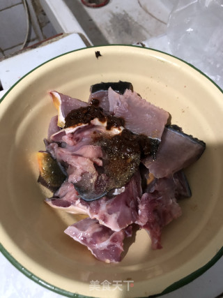 鱼烧豆腐的做法步骤：1
