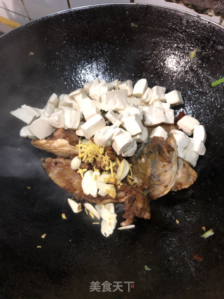 鱼烧豆腐的做法步骤：5