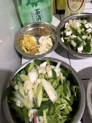 蒜苗回锅肉的做法步骤：2