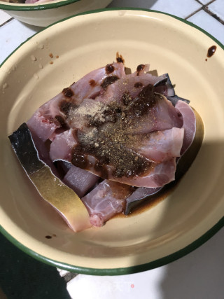香酥鱼块的做法步骤：1