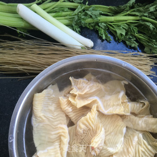 白菜排骨麻辣锅的做法步骤：3