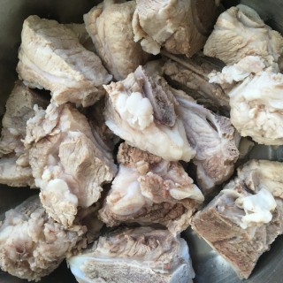 白菜排骨麻辣锅的做法步骤：4