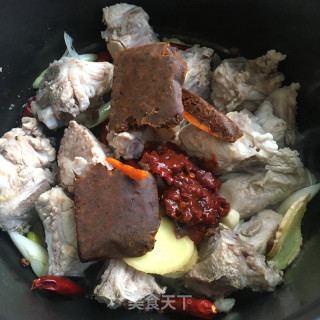 白菜排骨麻辣锅的做法步骤：7