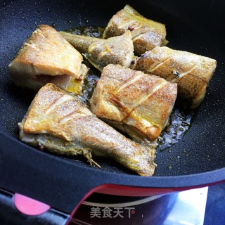 红烧白斑狗鱼的做法步骤：8