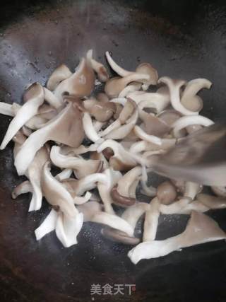 平菇肉丸鸡蛋汤的做法步骤：3