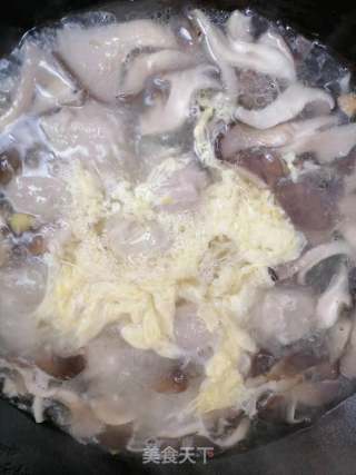 平菇肉丸鸡蛋汤的做法步骤：5