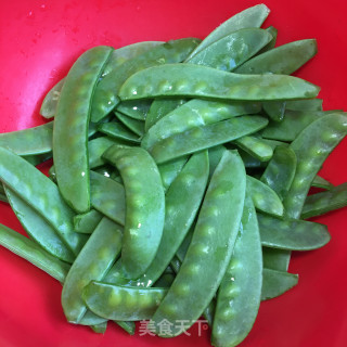 腊肉炒荷兰豆的做法步骤：2