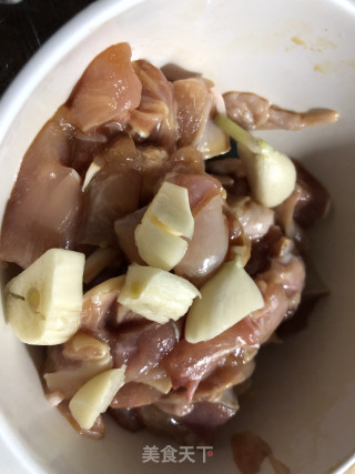 鸡丁蕨根粉的做法步骤：2
