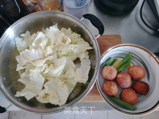 白菜烩丸子的做法步骤：2