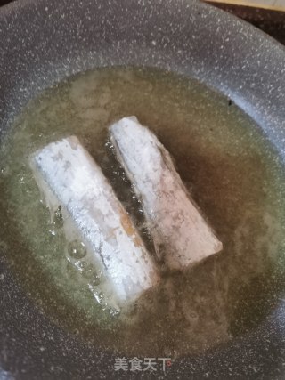 红烧带鱼的做法步骤：2