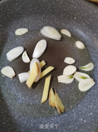 红烧带鱼的做法步骤：4