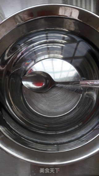 盐水浸泡版咸鸭蛋的做法步骤：2