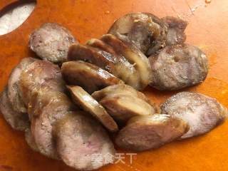慈菇炒香肠的做法步骤：1
