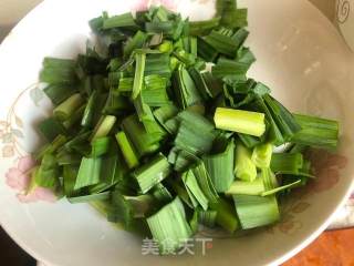 慈菇炒香肠的做法步骤：2