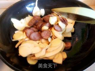 慈菇炒香肠的做法步骤：5