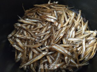 炸小鱼干的做法步骤：5