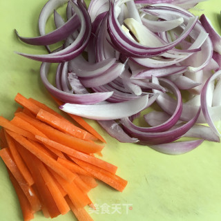 素炒三色的做法步骤：2
