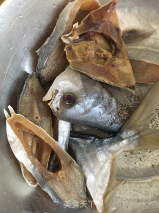 红烧海鲳鱼的做法步骤：1