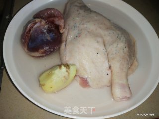 鸭肉焖节瓜的做法步骤：1