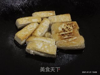 小葱焖煎豆腐的做法步骤：4
