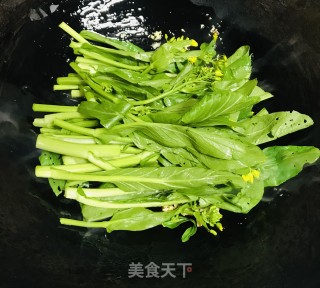 蒜末炒菜心的做法步骤：4