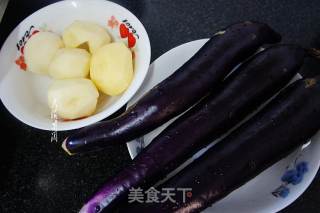 土豆炖茄子的做法步骤：1