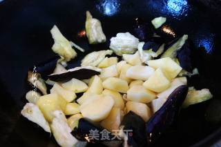 土豆炖茄子的做法步骤：3