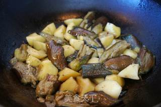 土豆炖茄子的做法步骤：7