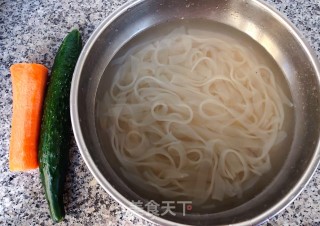 黄瓜胡萝卜麻酱宽粉的做法步骤：4