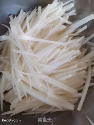 酸辣土豆丝的做法步骤：2